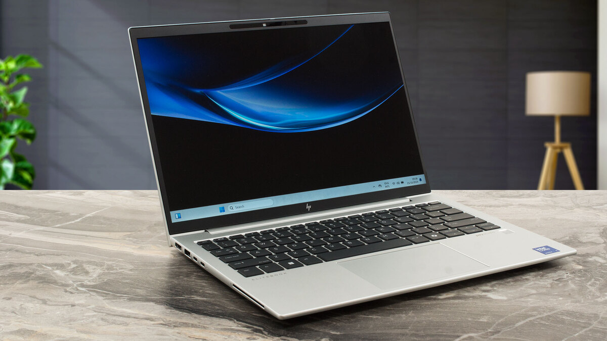 Đánh giá HP EliteBook 830 G11: Laptop xoay gập 360 độ, đẹp bóng loáng không bám vân tay!
